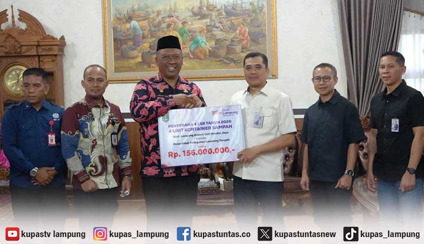 Bank Lampung Serahkan Bantuan CSR Rp156 Juta untuk 4 Kontainer Sampah ke Pemkab Lampung Tengah