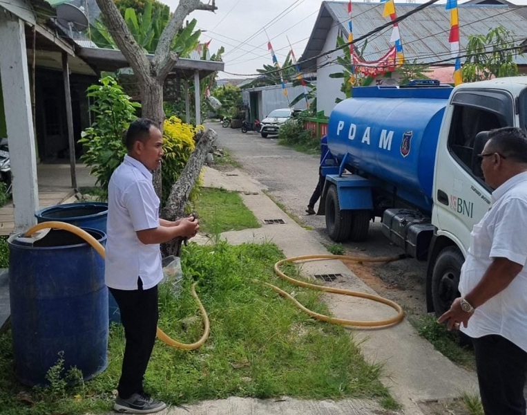 PDAM Tirta Pengabuan Tanjab Barat Salurkan 5.000 Liter Air Bersih Gratis per RT untuk Warga Terdampak Kemarau