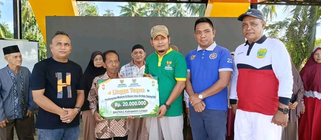 BAZNAS Lingga Salurkan Bantuan Rumah Layak Huni dan Renovasi Masjid, 27 Karung Beras Ikut Dibagikan ke Warga