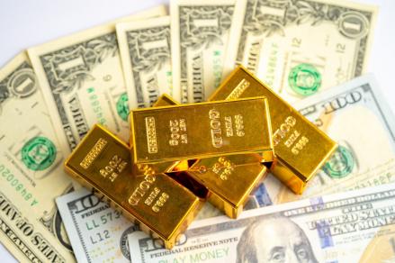 Harga Emas Dunia Tembus USD4.602 per Troy Ons, Cetak Kenaikan Mingguan 5,17%