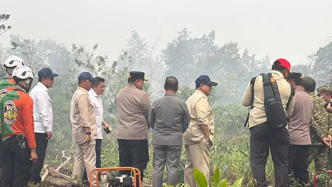 Pemerintah Kerahkan 1.500 Personel TNI dan 6 Helikopter Water Bombing Padamkan Karhutla Kalbar