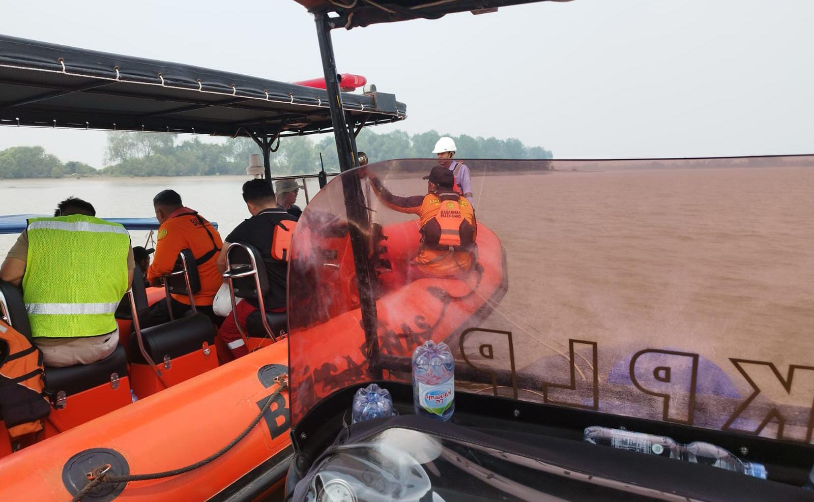 ABK Terjatuh ke Sungai Musi saat Perpindahan Kru di Palembang, Tim Gabungan Basarnas dan KSOP Lakukan Pencarian