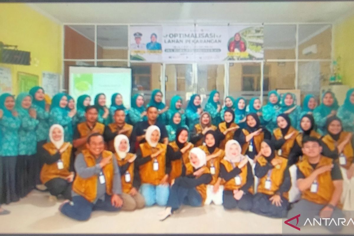 Mahasiswa FEB Universitas Asahan Latih Ibu PKK Desa Persatuan Kembangkan Hidroponik di Pekarangan Rumah