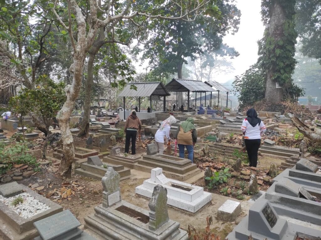 Kuningan Canangkan Gerakan Bersama Sauyunan Miara Makam, Bupati: Bukan Sekadar Bersih-bersih