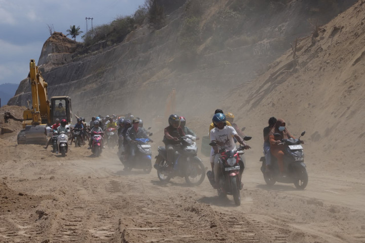 Jalur Trans Flores Ende-Bajawa Kembali Terbuka, Longsoran Setinggi 30 Meter Dibersihkan Bertahap