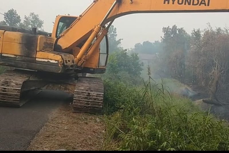 Pemkot Palangka Raya Kerahkan Ekskavator Keruk Parit Kering di Petuk Katimpun, 306 Karhutla Terjadi Sejak Juni