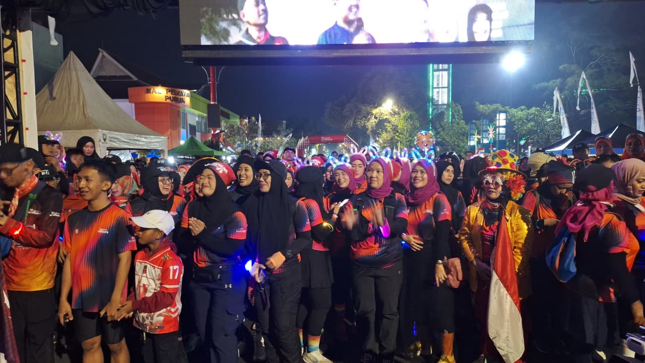 Ribuan Warga Padati Sumedang Night Walkers Fest, Jalan Sehat Malam Hari Pertama di Kota Sumedang