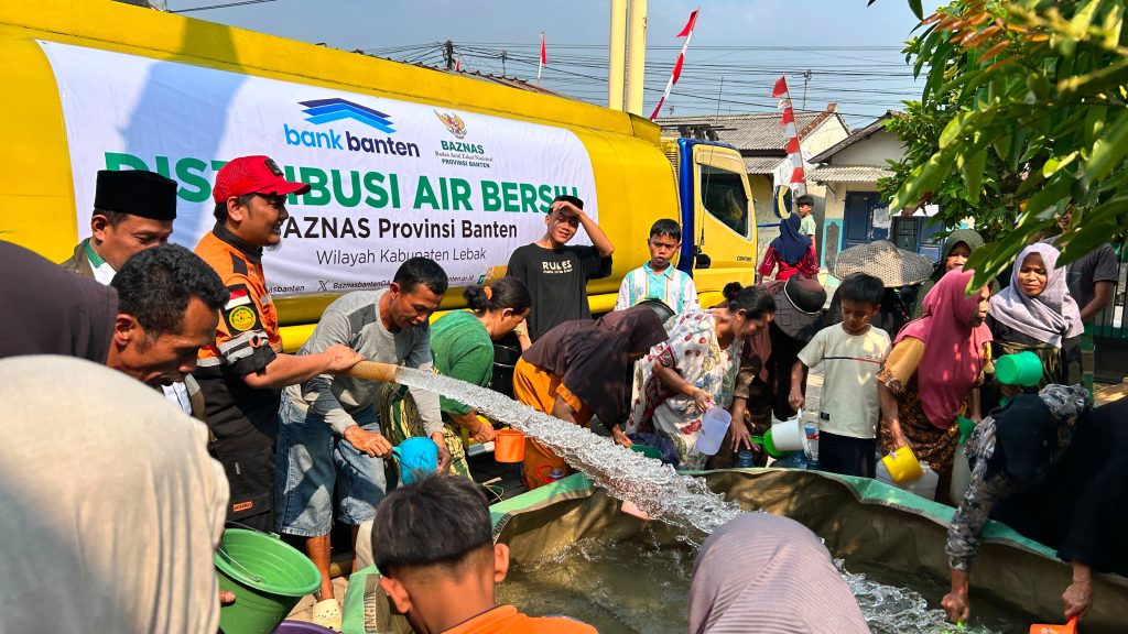 Kekeringan Lebak: BAZNAS Banten dan Bank Banten Salurkan 32.000 Liter Air Bersih untuk 1.000 Jiwa di Cipanas