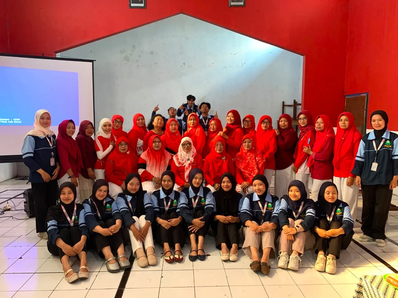 KKN UIN Walisongo Latih Ibu PKK Jatirunggo Sulap Minyak Jelantah Jadi Lilin Aromaterapi Bernilai Ekonomi