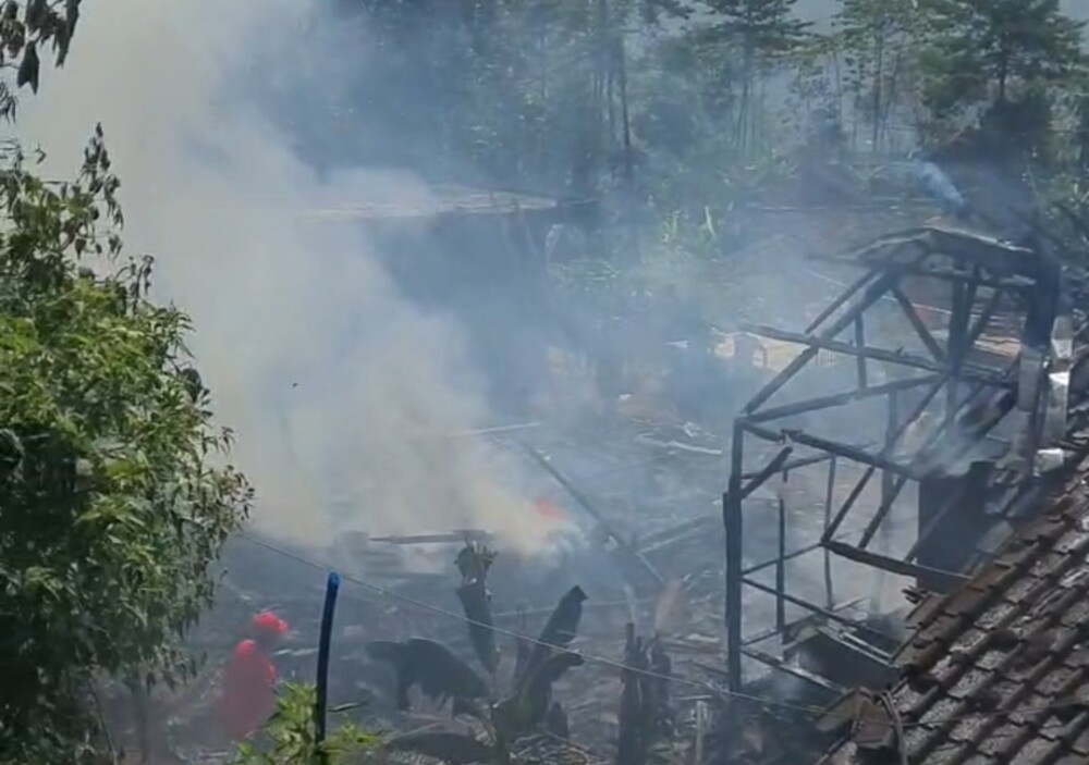 Kebakaran di Banjarwangi Garut Hanguskan 3 Rumah, Kerugian Capai Rp 150 Juta
