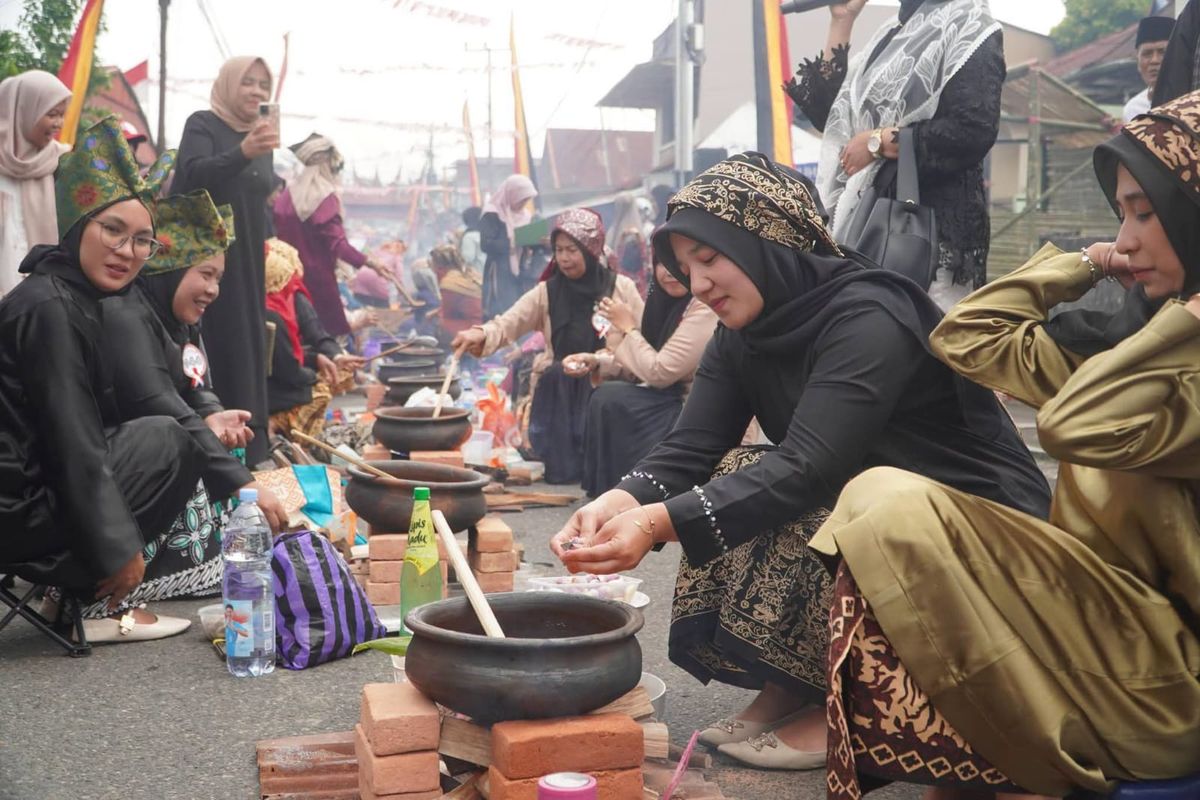 Lomba Masak Sambalado Tanak di Padang Panjang Diikuti 53 Kelompok, Peserta Wajib Kenakan Baju Kuruang Basiba