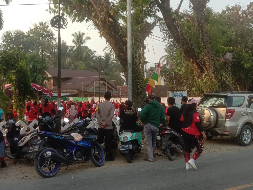 Bhabinkamtibmas Polres Mamuju Tengah Kawal Power Fit Party di Karossa, Salubiro Pastikan Kamtibmas Aman dan Kondusif