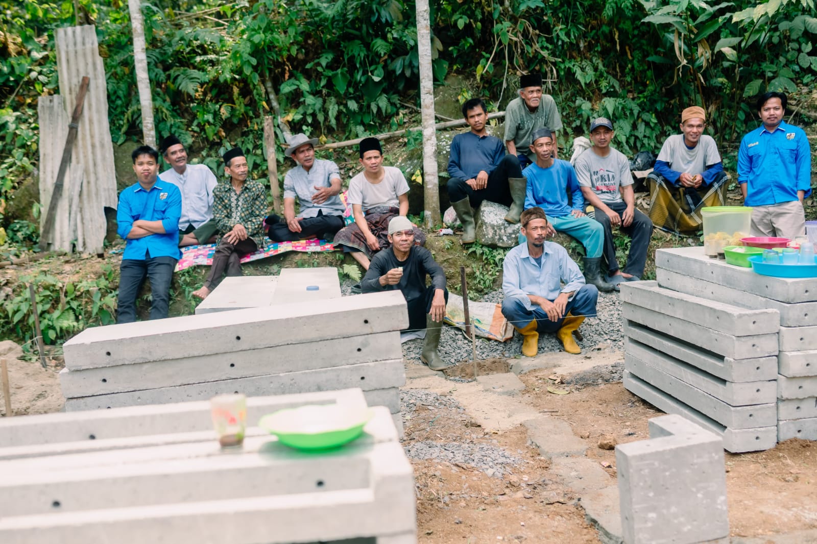 KNPI Pandeglang Bedah Rumah Warga Kaduhejo Saat HUT ke-81 RI, Sekaligus Salurkan Air Bersih