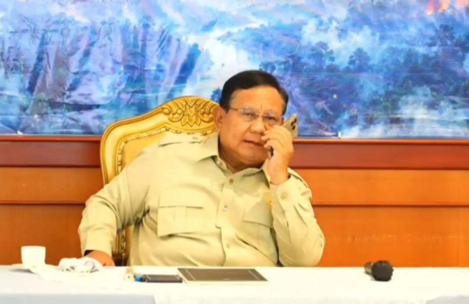Prabowo Tambah Helikopter Water Bombing hingga 1.200 Personel TNI untuk Padamkan Karhutla di Kalimantan