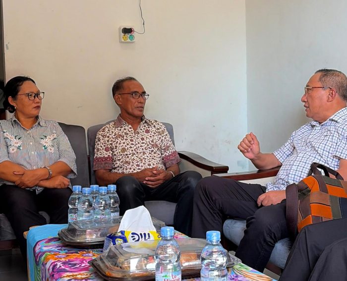 Wali Kota Ternate Tauhid Soleman Temui Nelayan Selamat 26 Hari Terombang-ambing di Samudra Pasifik, Serahkan Bantuan Sembako