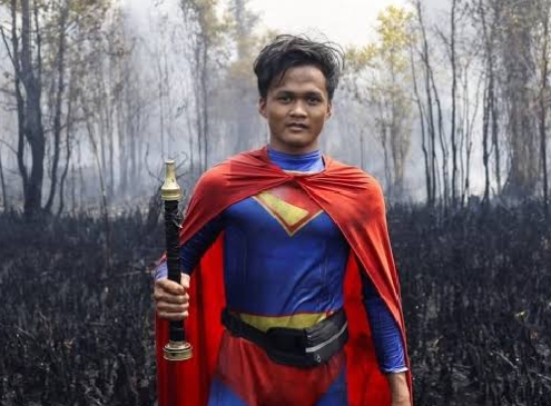 Kisah Rudiansyah, Pelajar SMAN 10 Palangka Raya yang Padamkan Karhutla dengan Kostum Superman, Disambangi Menteri Kehutanan