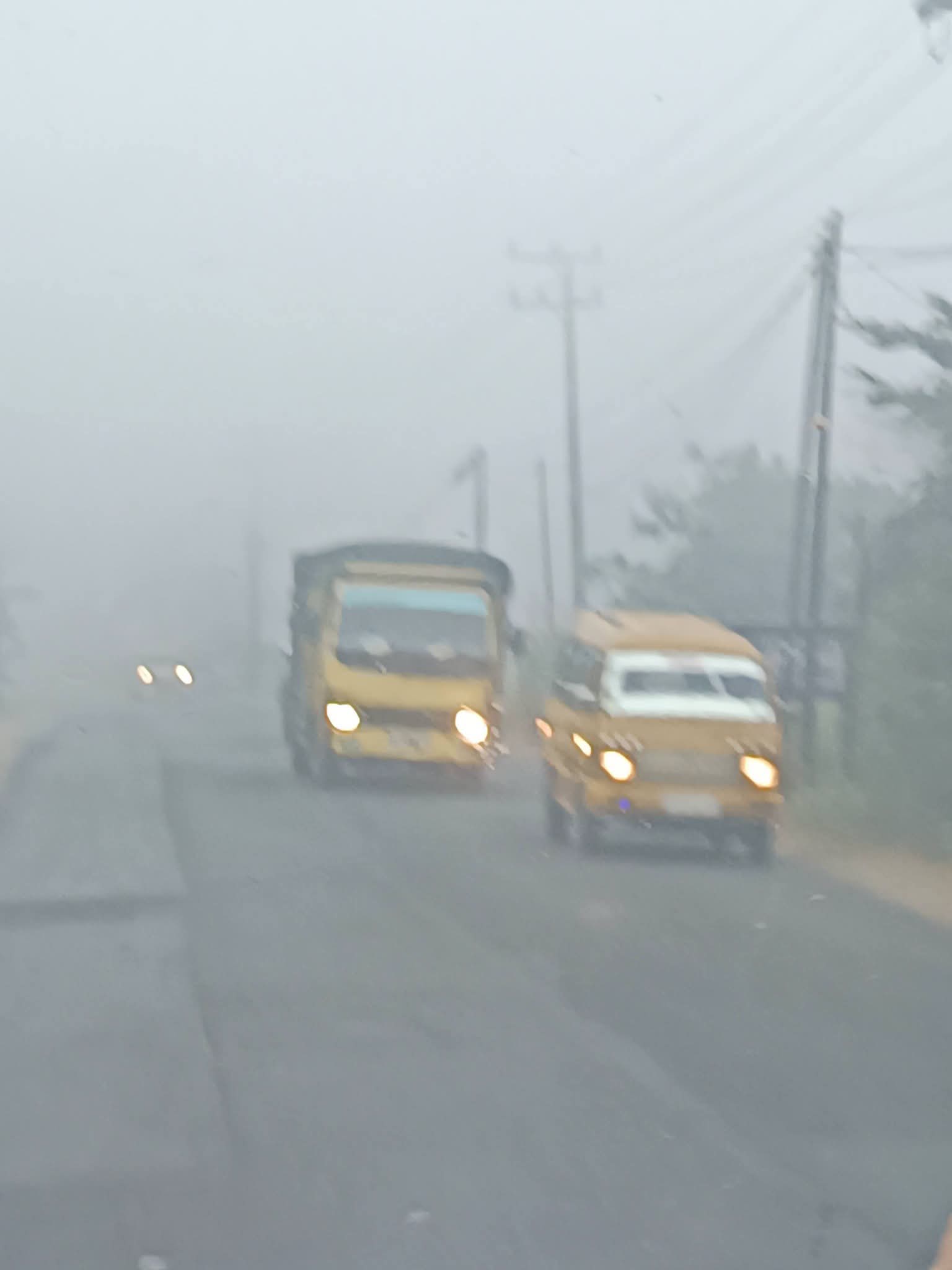 ISPU Palembang Tembus 195, Wali Kota Ratu Dewa Bagikan 10.000 Masker Gratis di Lampu Merah