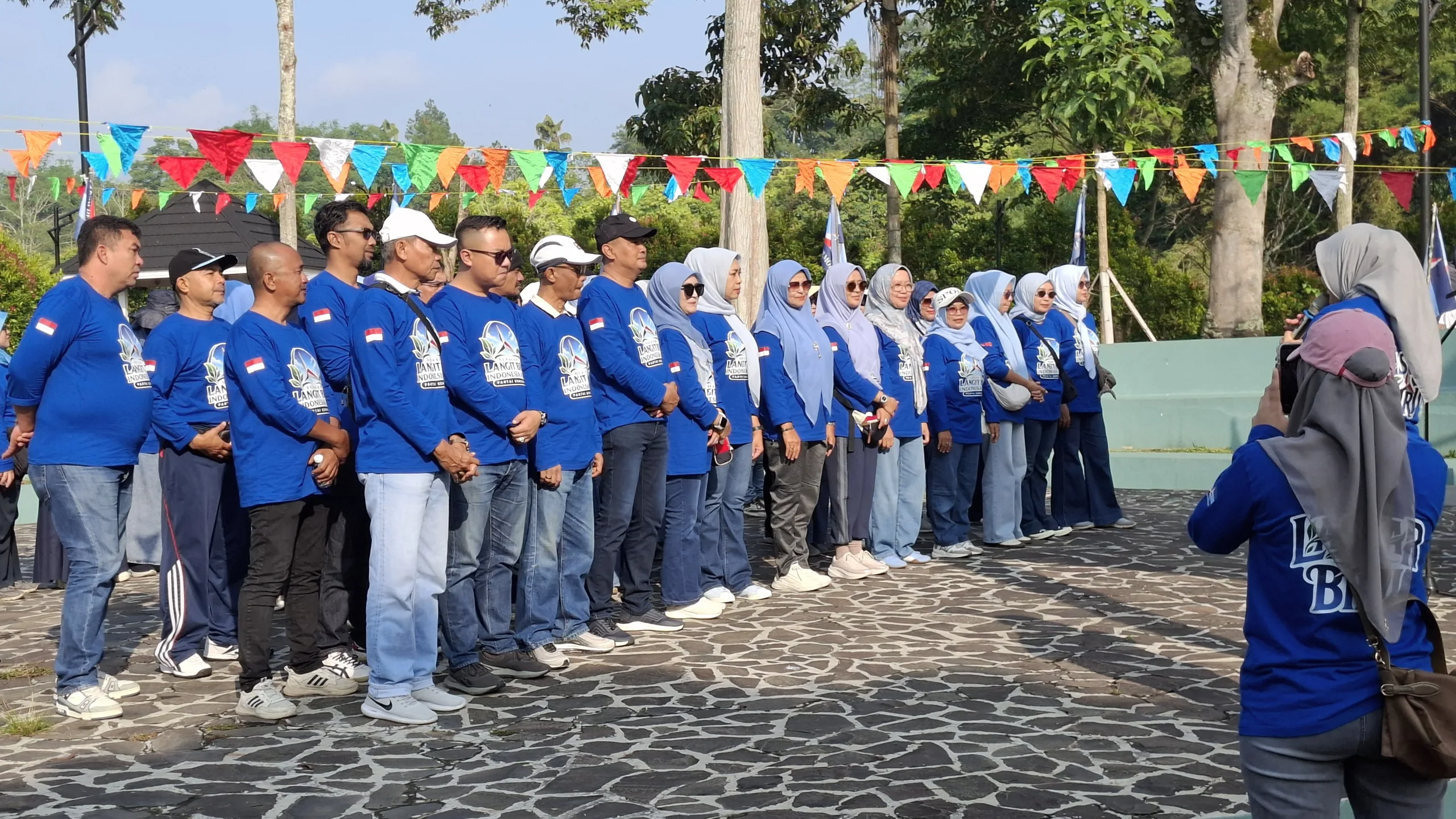 HUT ke-25 Partai Demokrat, DPC Bukittinggi Gelar Jalan Santai dan Lomba Rakyat di Kawasan Jam Gadang