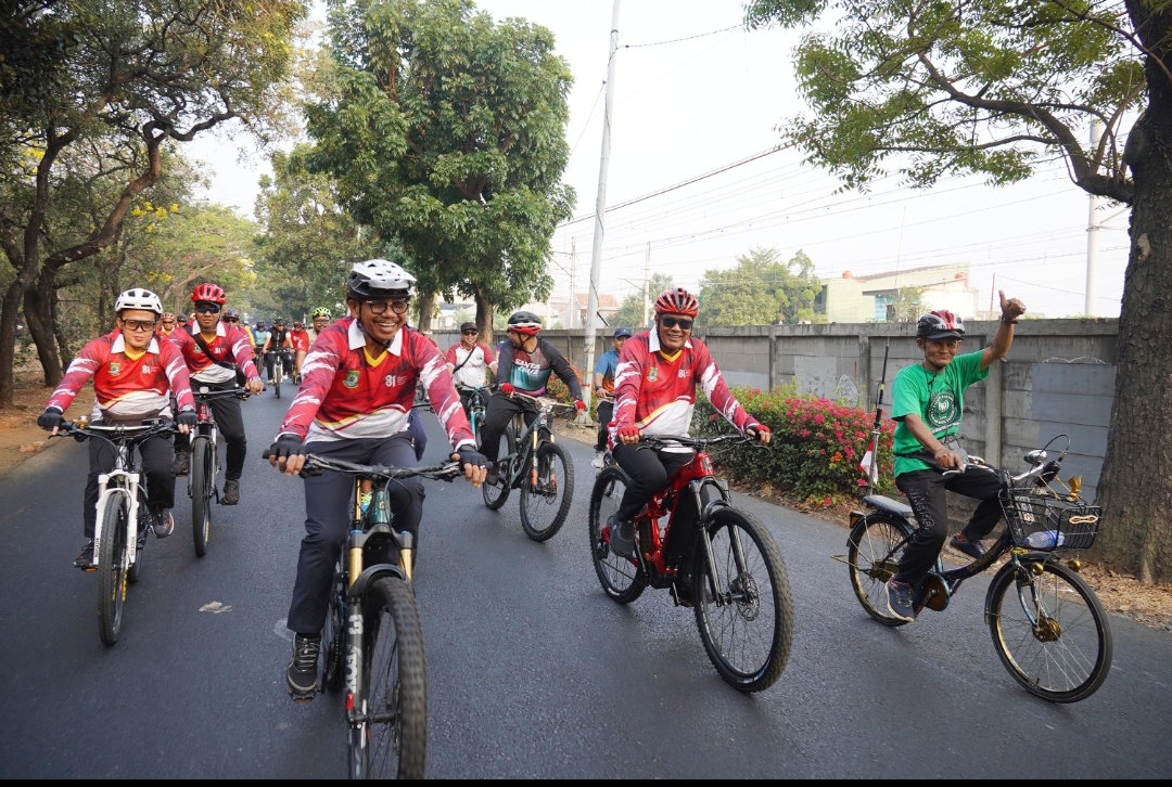 Ribuan Warga Kota Tangerang Gowes Bareng Wali Kota Sachrudin di HUT ke-81 RI, Ajak Hidup Sehat dan Kurangi Polusi