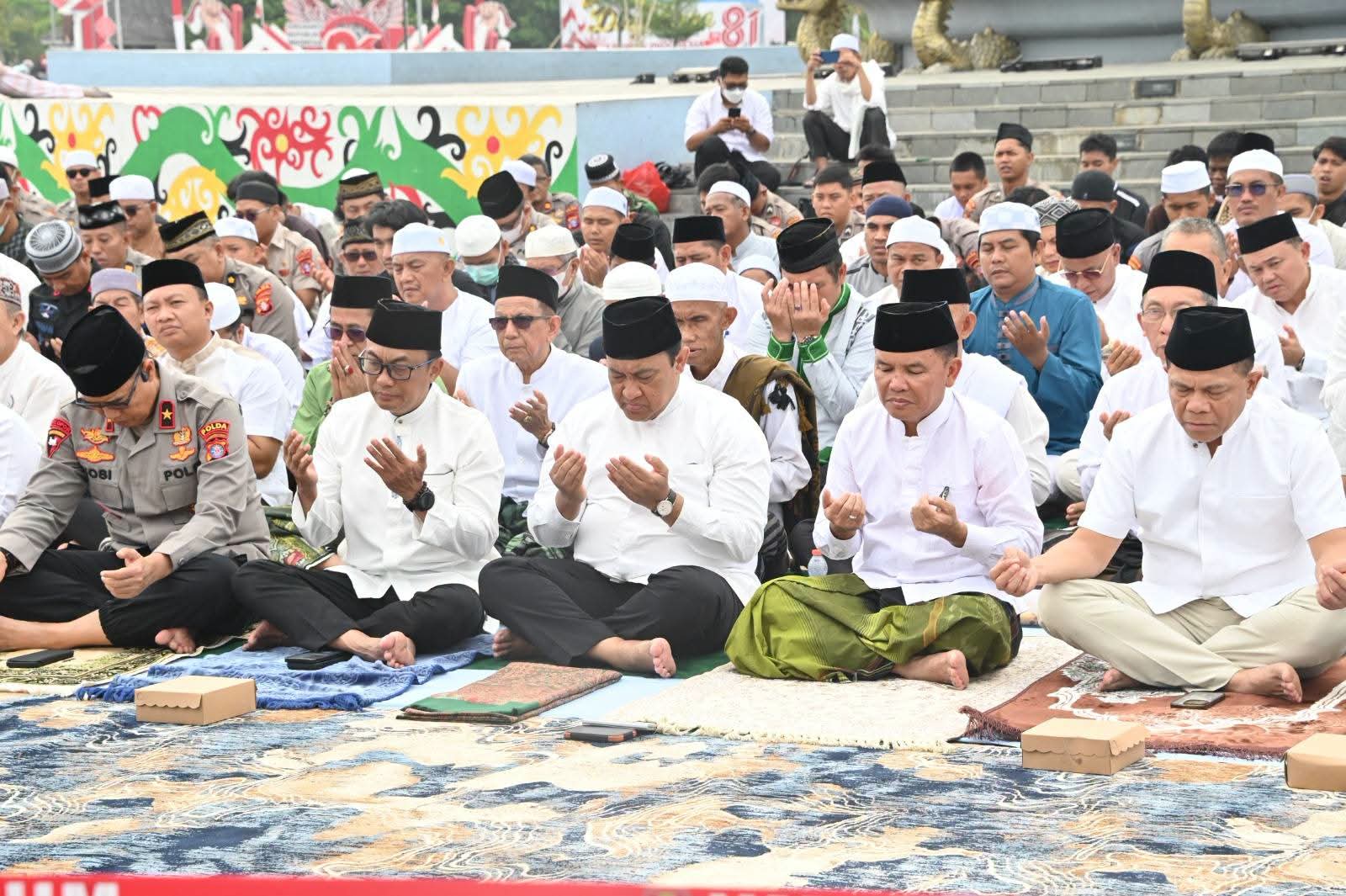 Gubernur Kalteng Agustiar Sabran Pimpin Salat Istisqa di Palangka Raya, Imbau Warga Tak Bakar Lahan Saat Kemarau