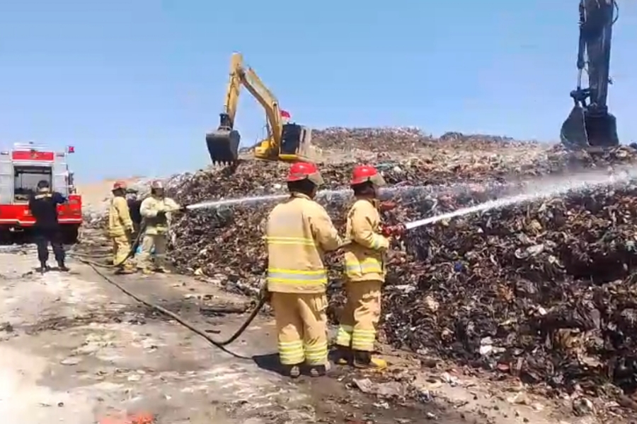 TPA Suwung Terbakar, Dinas KLH Bali Pastikan Api Padam 17 Menit dan Truk Sampah Kembali Normal