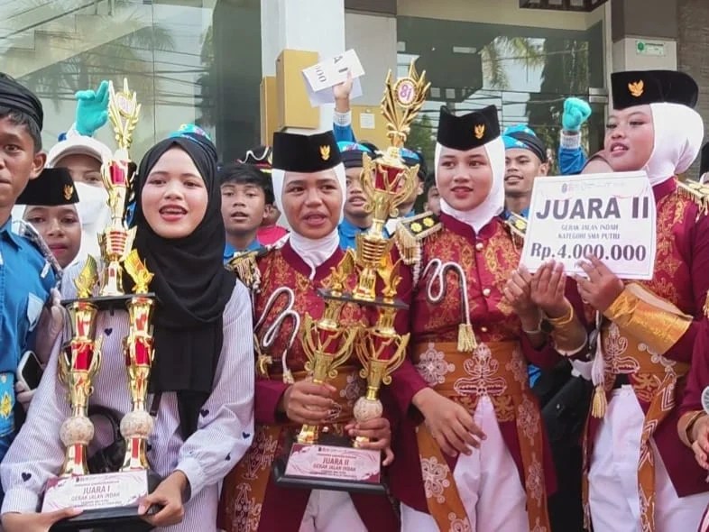 MA Al-Ikhlas Nunukan Pertahankan Juara Gerak Jalan Indah, Angkat Budaya Tidung Lewat Kostum dan Lagu Bebilin