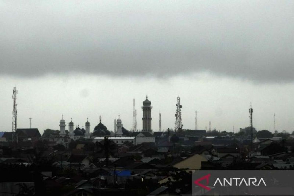 BMKG Prakirakan Bandung Berpotensi Alami Asap atau Kabut pada Minggu, Mayoritas Wilayah RI Cerah Berawan