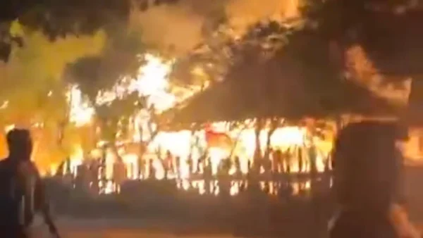 120 Rumah Adat Sade di Lombok Tengah Terbakar Malam Hari, Warga Tak Sempat Selamatkan Barang
