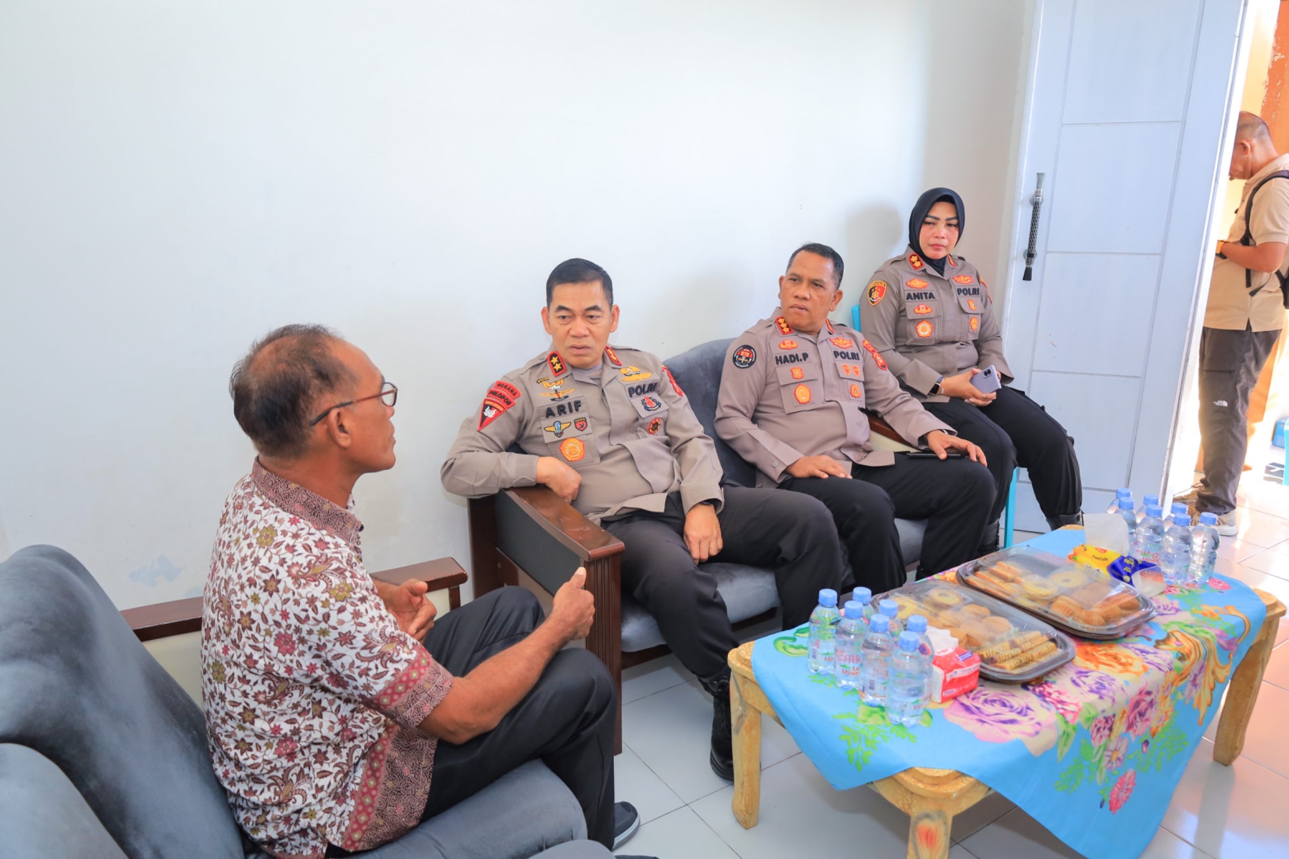 Kapolda Maluku Utara Temui Esau Sidemo, Nelayan Ternate yang Bertahan 26 Hari di Samudra Pasifik