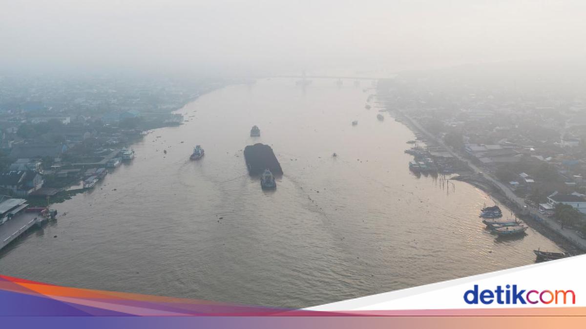 Wali Kota Palembang Ratu Dewa Imbau Warga dan Pelajar Pakai Masker Saat Kabut Asap Mulai Muncul, CFD Dievaluasi
