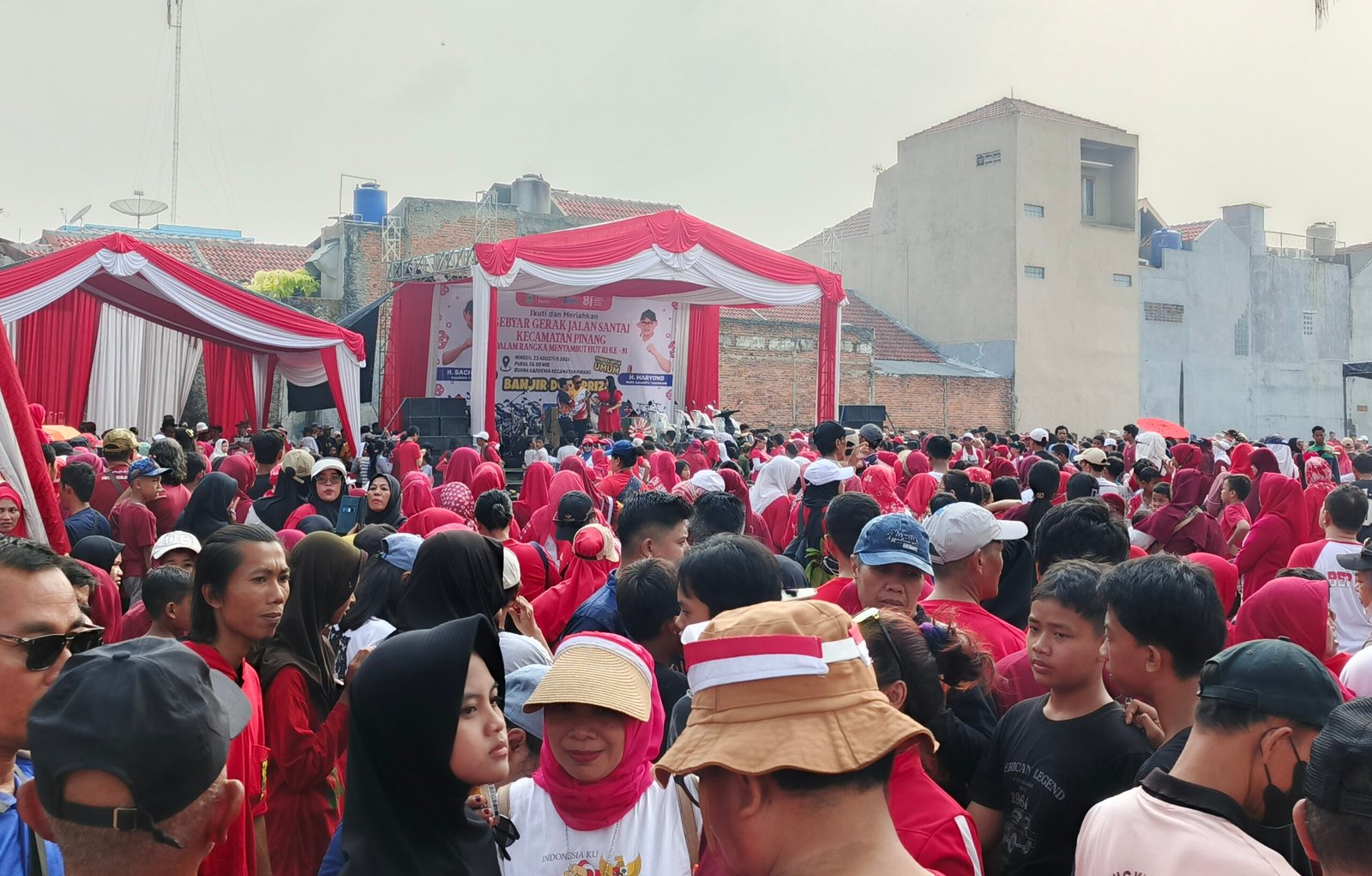 10 Ribu Warga Kecamatan Pinang Ramaikan Gerak Jalan Santai HUT ke-81 RI, Hadiah Utama Umroh dan Motor Listrik