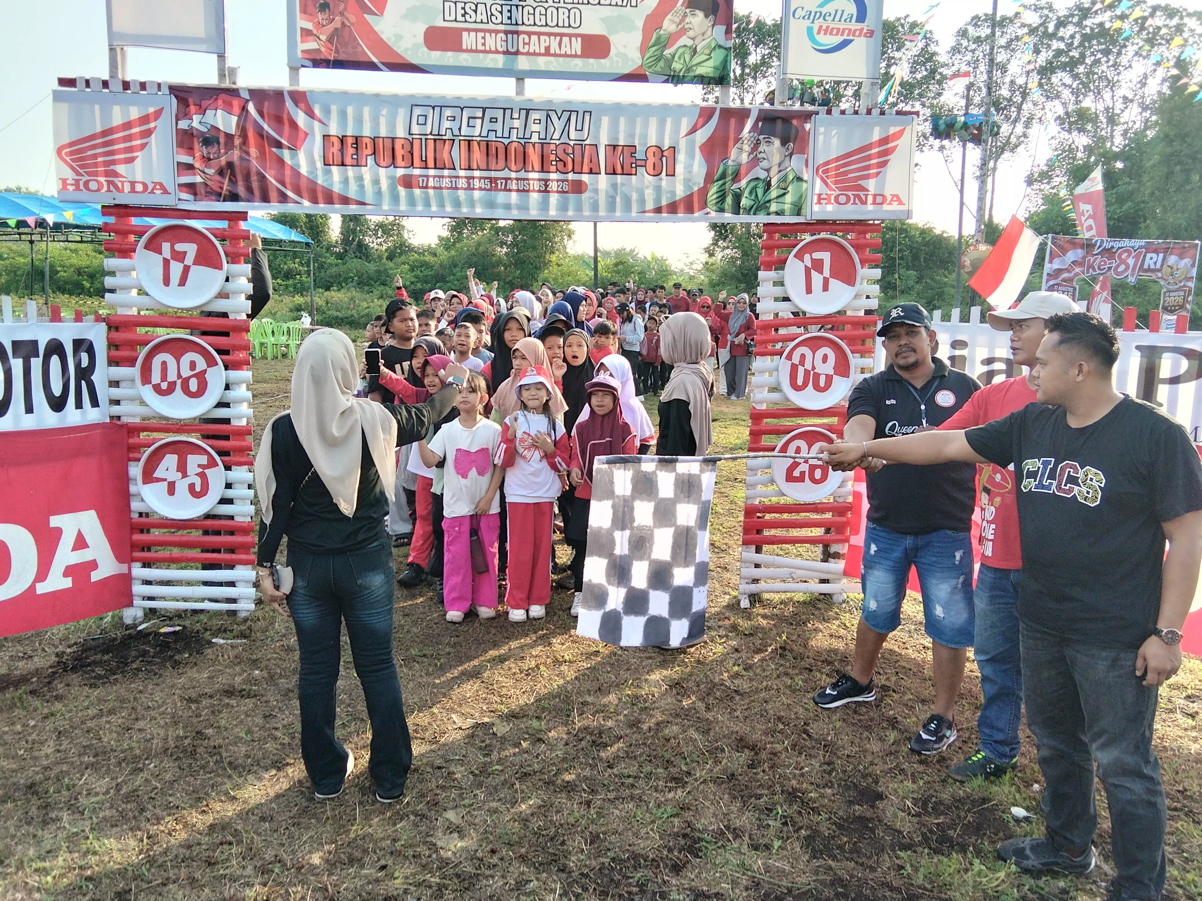 Semarak HUT RI Ke-81 di Bengkalis, Pemuda Restila Senggoro Ajak Warga Dusun 04 Jalan Santai Bareng