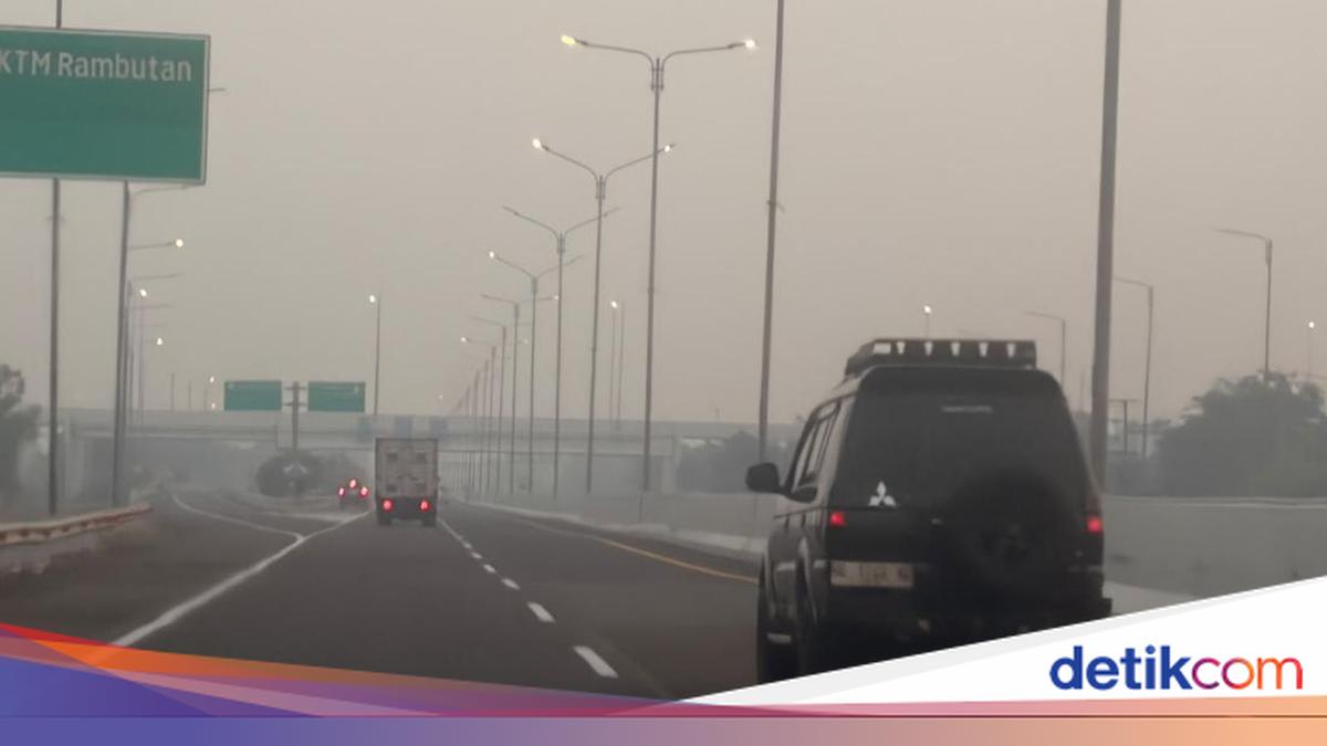Kabut Asap Karhutla Mulai Selimuti Tol Kayu Agung-Palembang dan Palindra, Jarak Pandang Pengendara Menyempit