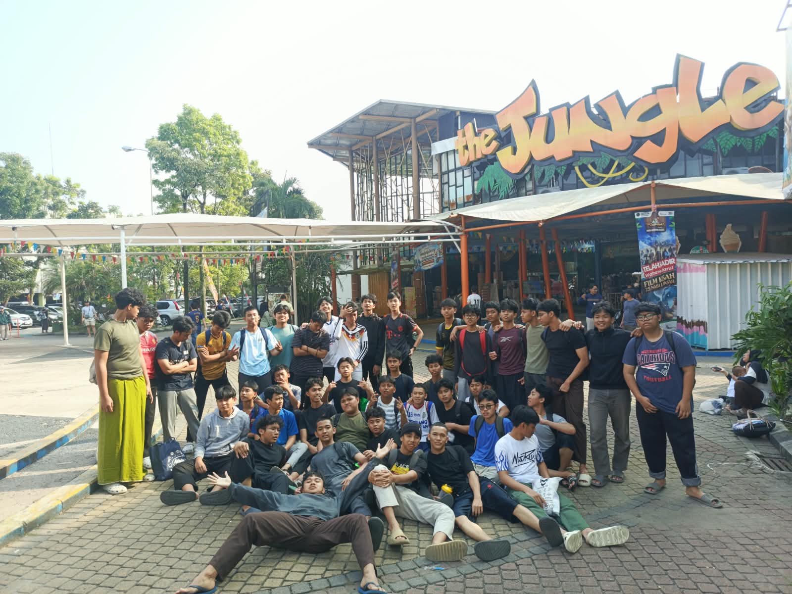 Santri Putra SMA IIBS Al Minhaj 2 Bogor Habiskan Akhir Pekan di Jungle Water Park BNR, Ini Tujuannya
