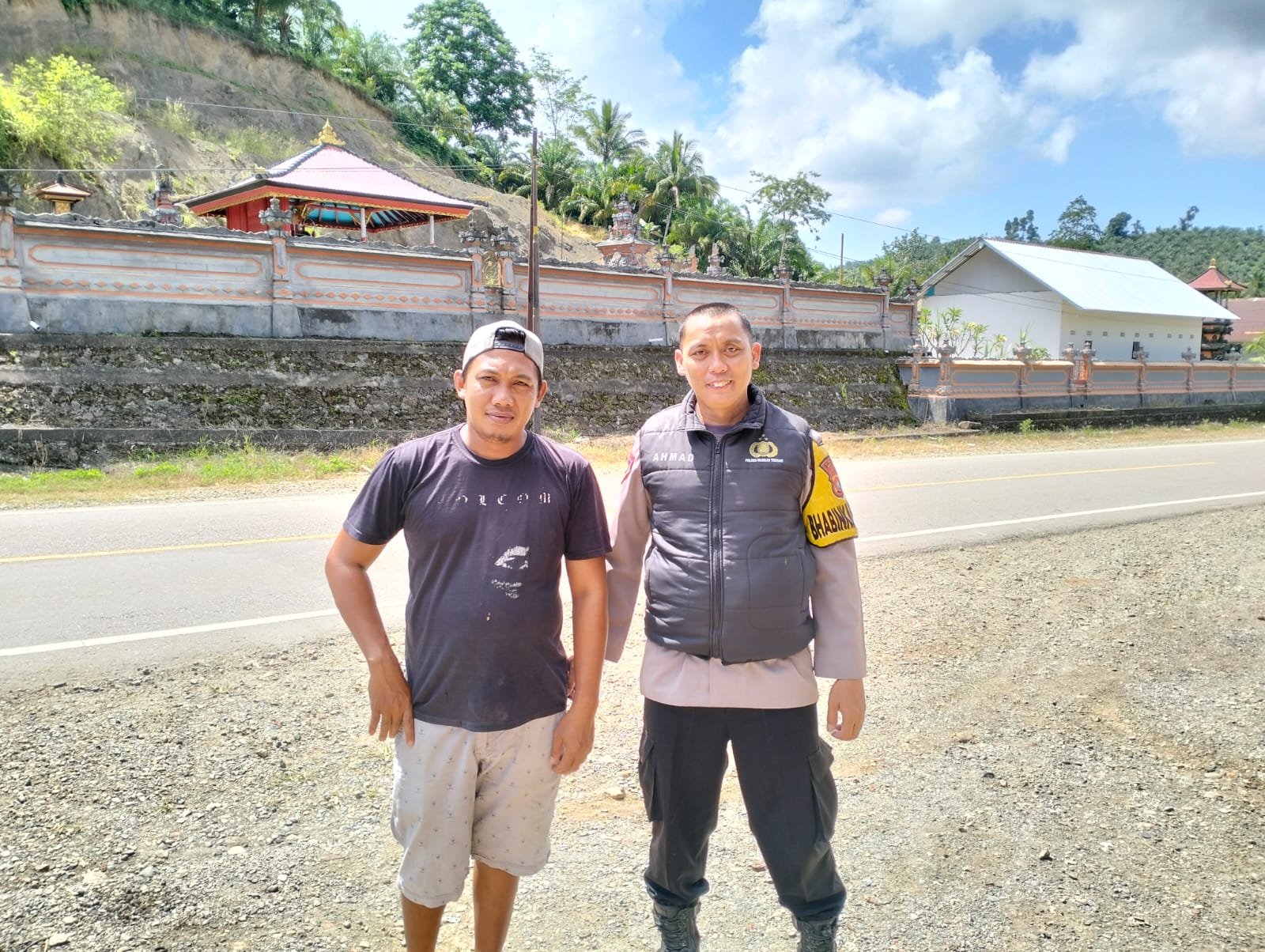 Bhabinkamtibmas Topoyo Sambangi Warga Bambamanurung, Imbau Jangan Bakar Sampah dan Lahan Saat Musim Kemarau