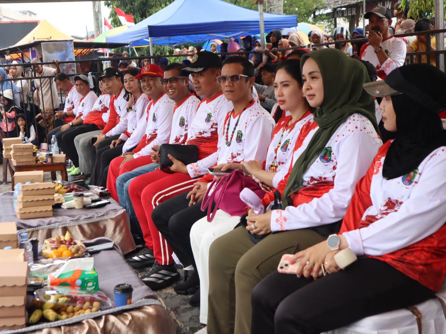 Lomba Gerak Jalan Indah Nunukan Meriah, Bupati Irwan Sabri Saksikan Aksi Kreatif Peserta di Alun-alun