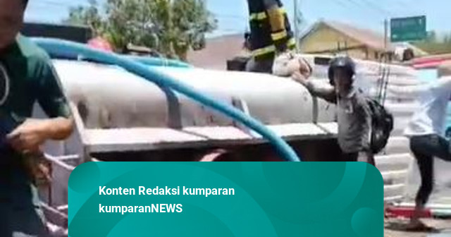 Mobil Damkar Terguling di Jalan Trans Sulawesi Polman saat Hendak Menyalip, 7 Petugas Terluka