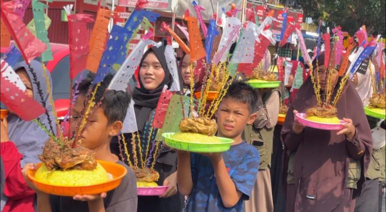 Pawai 120 Nasi Jambar Meriahkan Maulid Nabi di Talang Kering Bengkulu, Warga Lembak Jaga Tradisi
