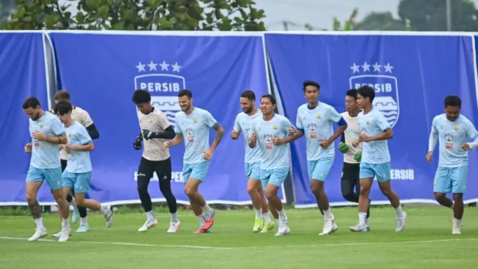 Tolic Fokus ke Manila Digger di Tengah Ketidakpastian Kandang Persib Bandung