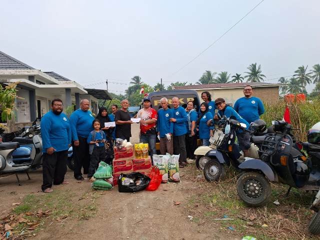 FRKP WB Vespa Lovers Salurkan Sembako untuk 5 Keluarga di Kubu Raya, Dana Bukan dari APBD