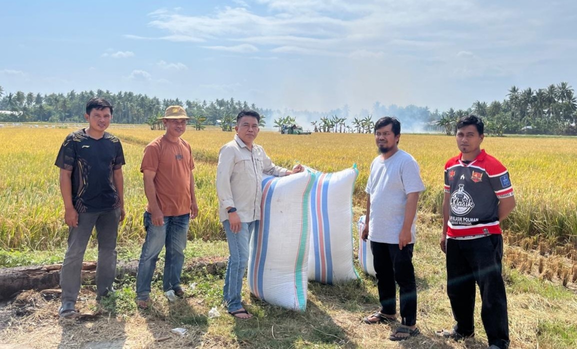 Dua Pompa Air Diserahkan ke Poktan Lima Banua Limboro, Selamatkan 20 Hektare Sawah dari Kekeringan El Nino