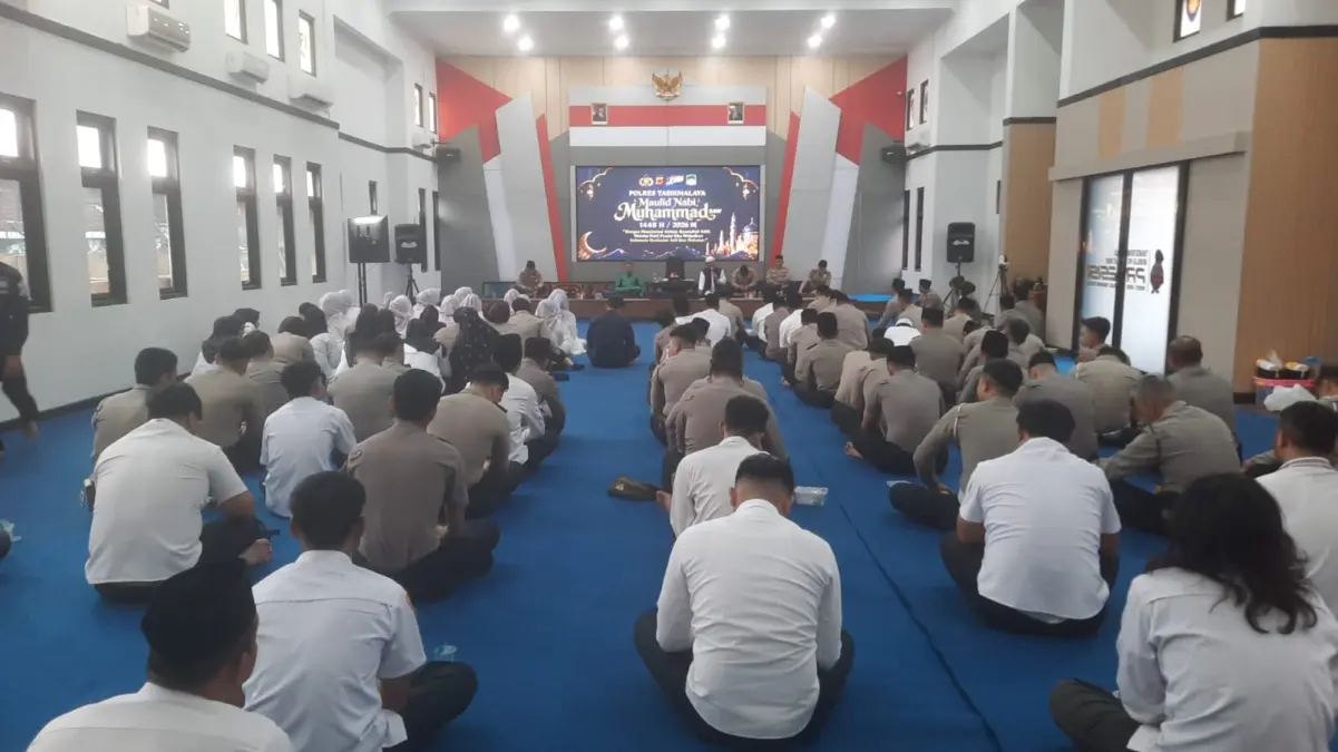 Kapolres Tasikmalaya AKBP Ade Papa Rihi Ajak Personel Teladani Akhlak Rasulullah dalam Pelayanan Publik