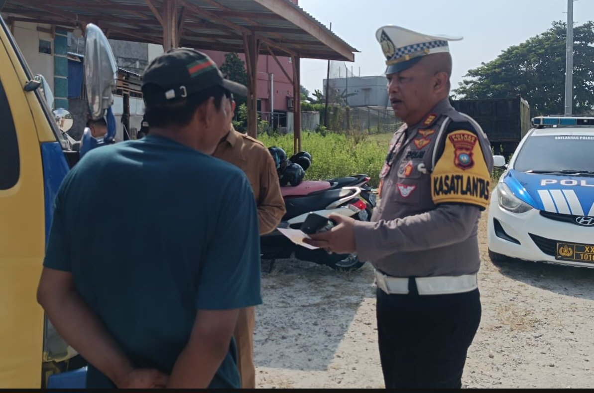 Satlantas Polres Natuna dan UPTD Bagikan 200 Brosur Pemutihan Pajak Kendaraan, Berlaku Tahun 2026