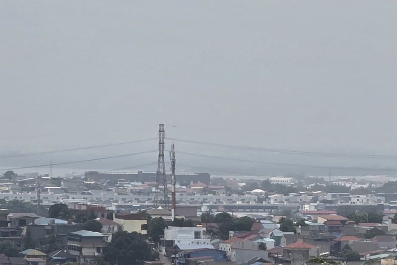 Karhutla di Batam Padam, Jarak Pandang Turun Jadi 6 Kilometer Akibat Asap Terbawa Angin