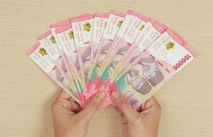 Rupiah Ditutup Melemah ke Rp17.721 per USD, Sanksi Baru AS ke Iran Picu Ketegangan