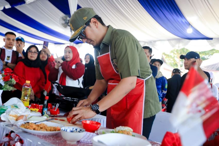Wali Kota Medan Rico Waas dan Wakilnya Adu Cepat Masak Nasi Goreng di Taman Cadika, Zakiyuddin Mengaku Baru Pertama Kali