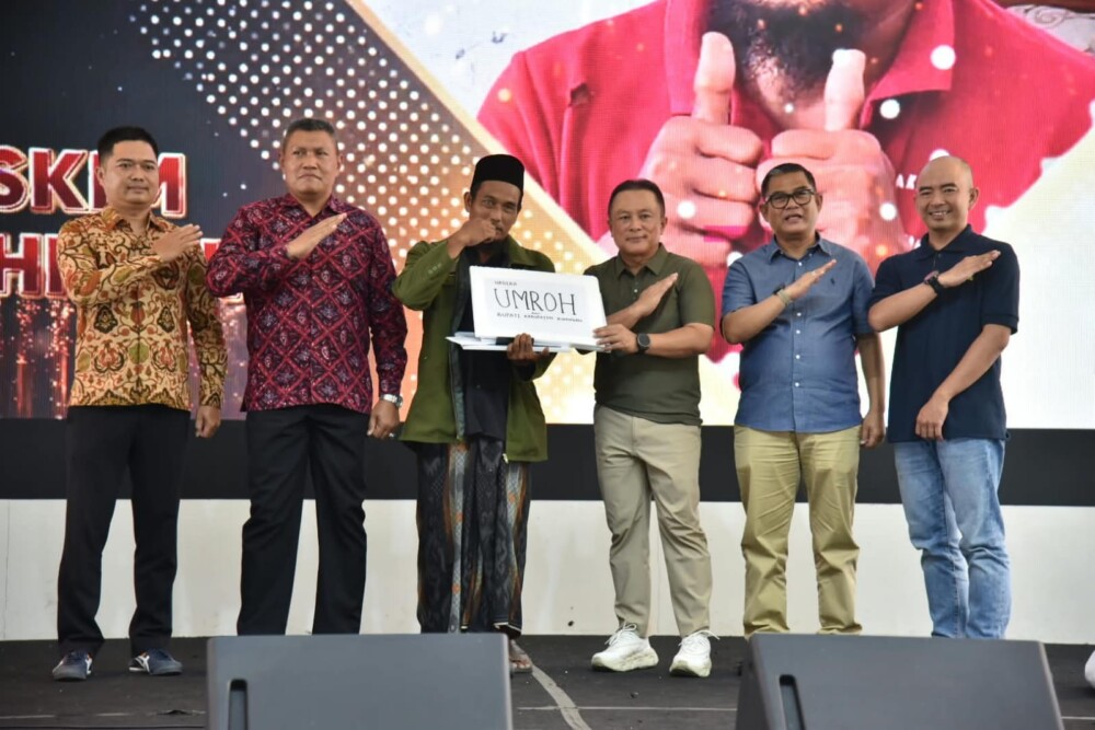 Kisah Daskim, Marbot Masjid di Pelosok Kuningan yang Dapat Hadiah Umrah dari Bupati Dian