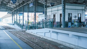 KAI Properti Setrum Stasiun Cikampek: Peron Ditinggikan, Penumpang Tak Lagi Basah Kuyup