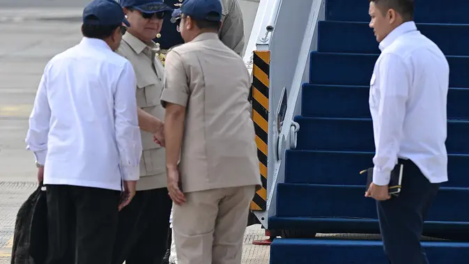 Seskab Teddy Ungkap Arahan Prabowo soal Penanganan Kebakaran Hutan