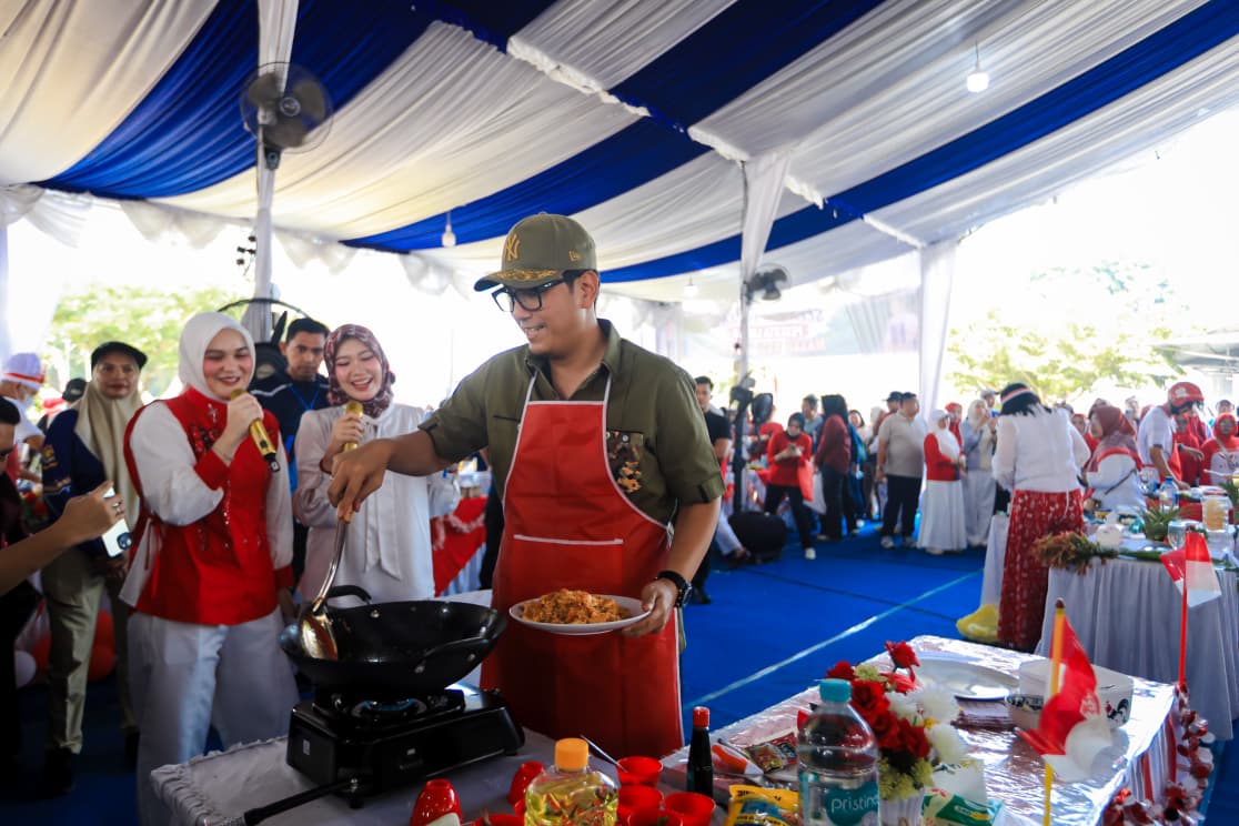 Wali Kota Medan Rico Waas dan Wagub Zakiyuddin Ikut Lomba Masak Nasi Goreng di Taman Cadika, Momen Kebersamaan Korpri